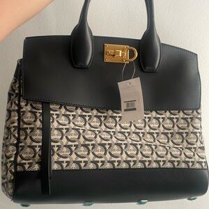 Gorgeous Salvatore ferragamo bag.